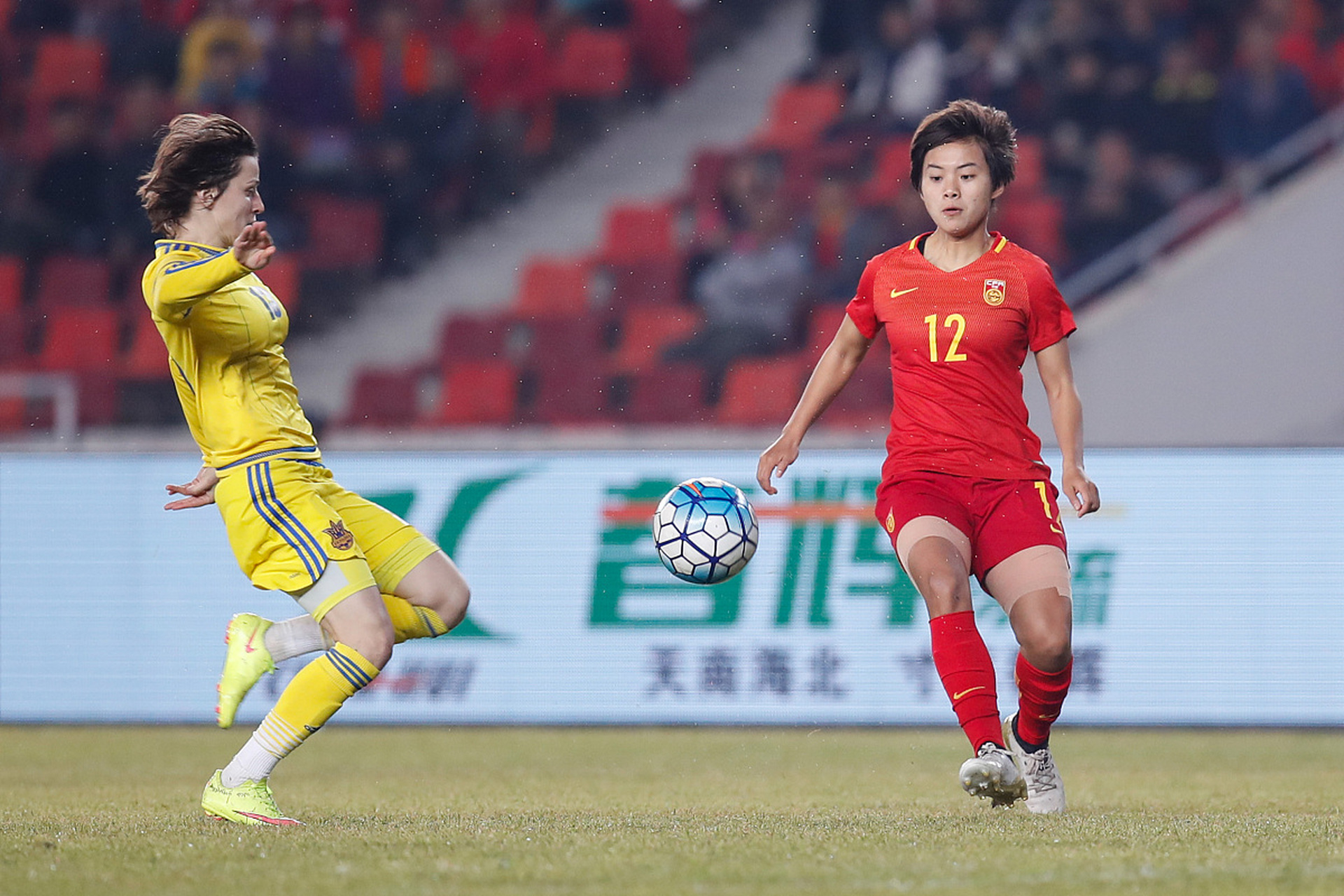 国际女子足球赛事,中国队表现优异再获好成绩的是谁